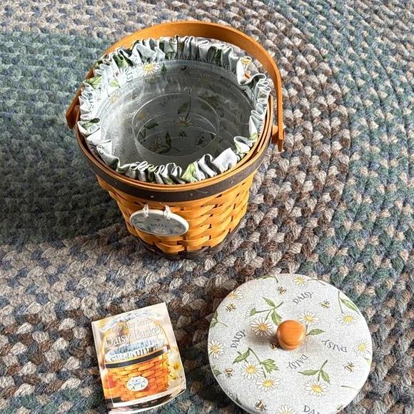 Rustic Daisy Woven Basket with Lid - Yellow - Picture 2 of 4
